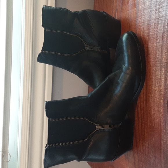 Sam Edelman "Parley" Black Leather Booties with Decorative Zipper | Size 6.5 - Picture 7 of 13